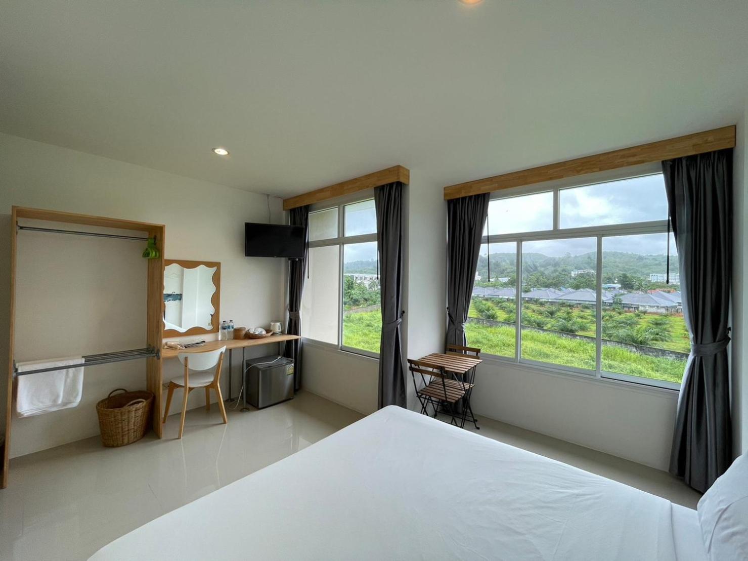 Dwell Phuket Airport Hotel At Naiyang Nai Yang Beach Exterior foto