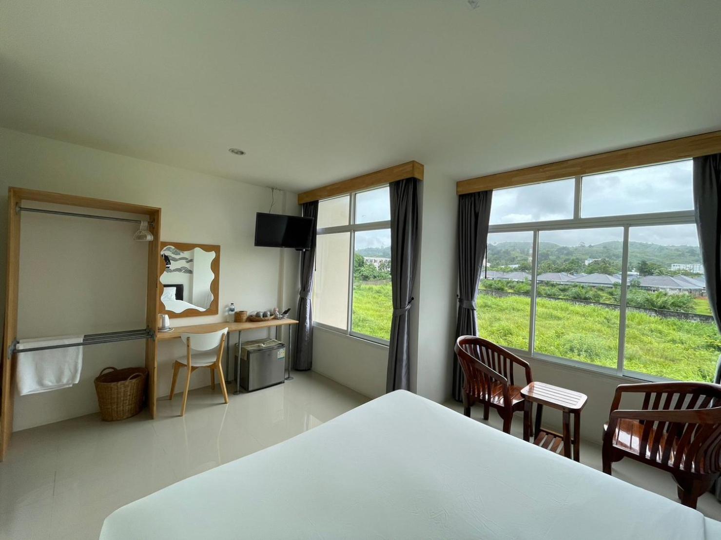 Dwell Phuket Airport Hotel At Naiyang Nai Yang Beach Exterior foto