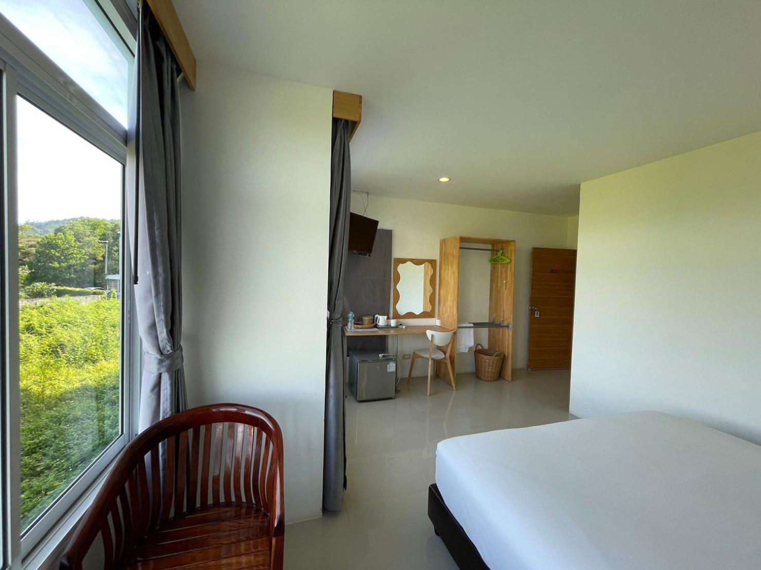 Dwell Phuket Airport Hotel At Naiyang Nai Yang Beach Exterior foto