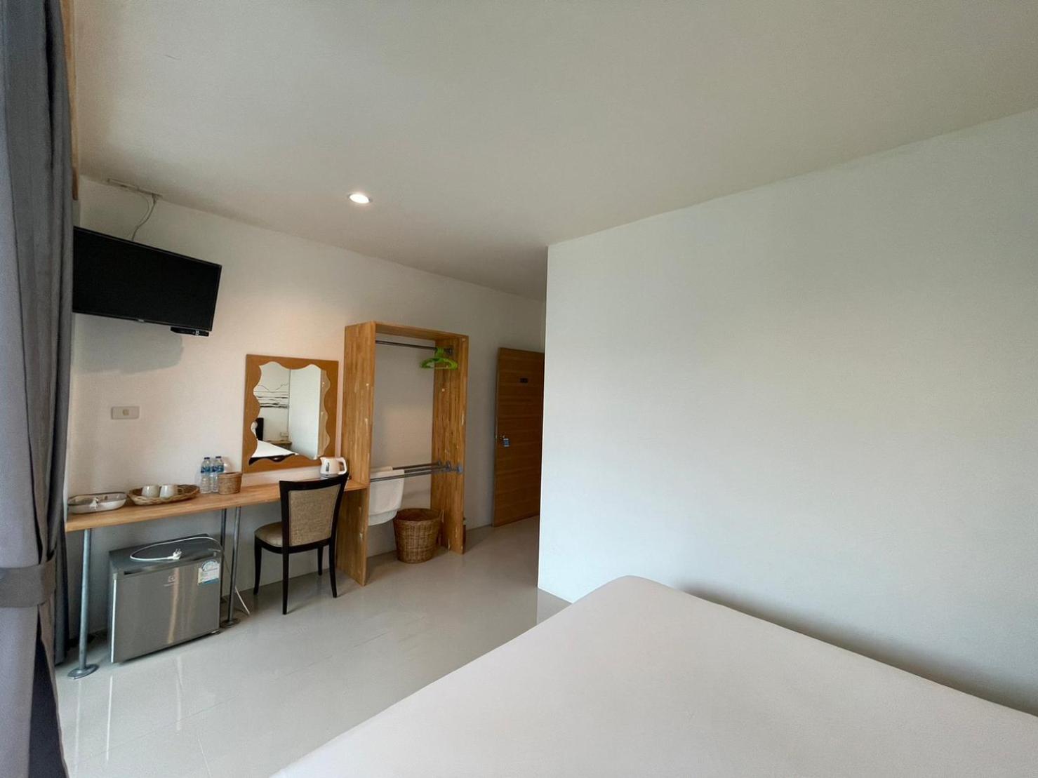 Dwell Phuket Airport Hotel At Naiyang Nai Yang Beach Exterior foto