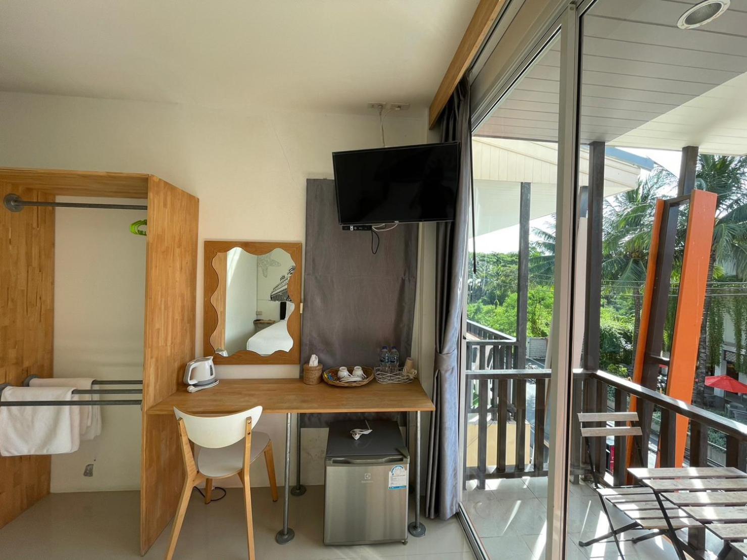 Dwell Phuket Airport Hotel At Naiyang Nai Yang Beach Exterior foto