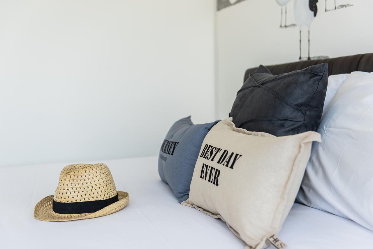Dwell Phuket Airport Hotel At Naiyang Nai Yang Beach Exterior foto